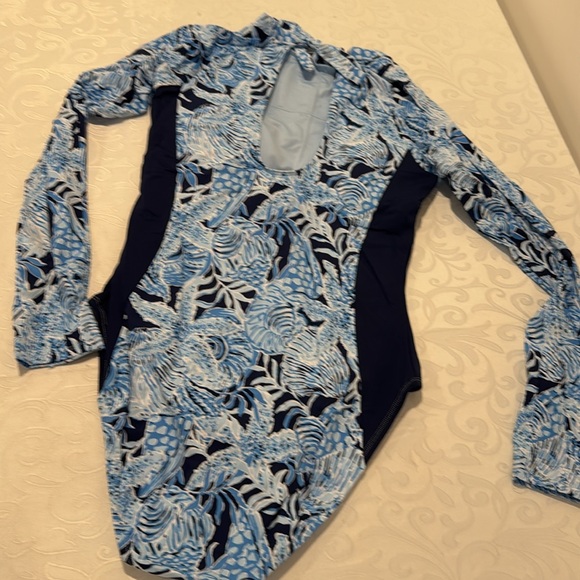 Lilly Pulitzer One Piece Rash-guard Swimsuit. Size 8 - Picture 6 of 12